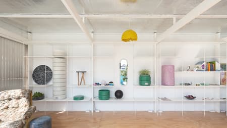 Proyecto Mutan workshop and showroom